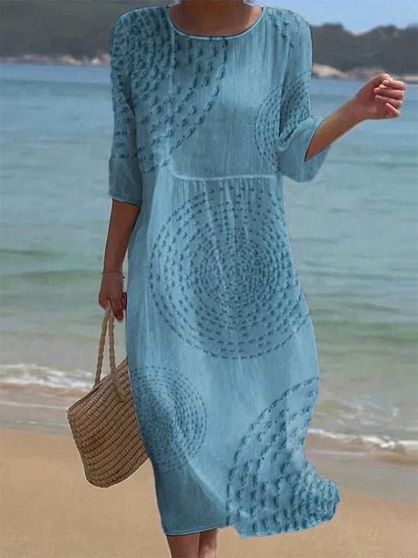 Vestido informal de mujer bordado.